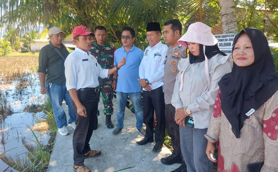 Bhabinkamtibmas Polsek Lebong Utara Hadiri Monev Pembangunan JUT di Desa Selebar Jaya