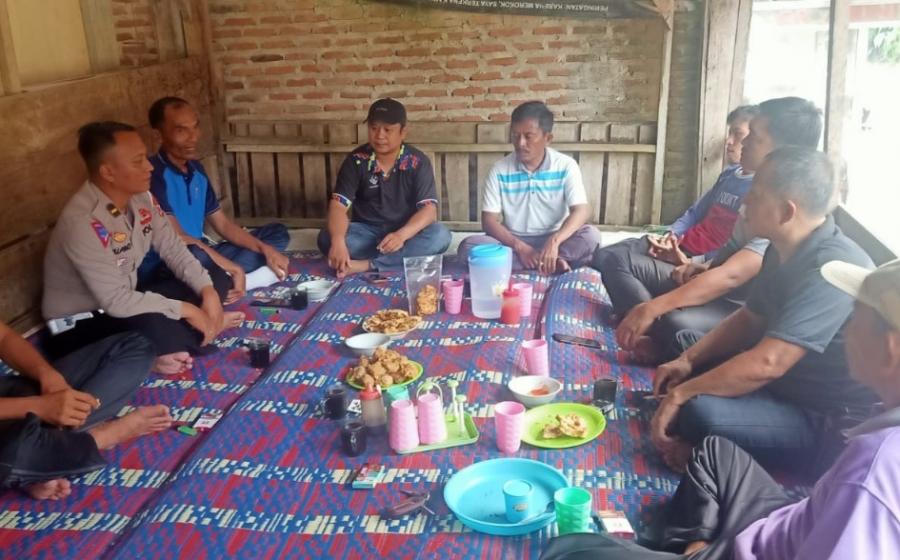 Personel Sat Lantas Polres Kaur Sosialisasi Penggunaan Knalpot Racing kepada Para Kades 