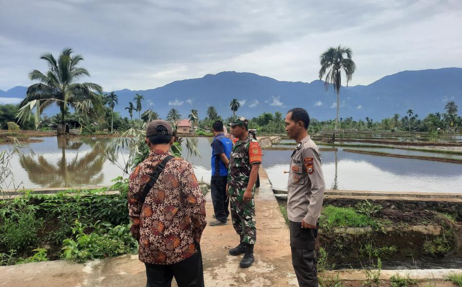 Bhabinkamtibmas Polsek Lebong Utara Hadiri Monev DD di Desa Talang Ulu