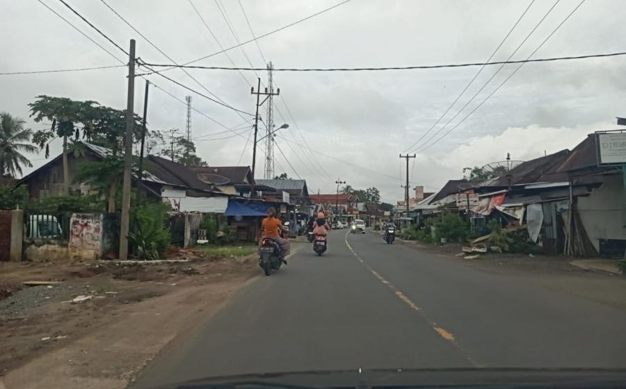 Polsek Sindang Kelingi Kawal Jalur Lintas Curup-Lubuk Linggau Demi Keamanan Pengendara