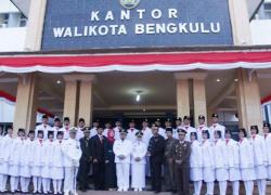 Upacara peringatan HUT RI Ke 71 di halaman Kantor Walikota