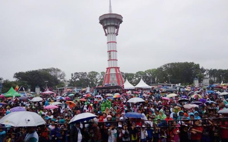 Jalan Sehat Berhadiah yang digelar Bengkulu Ekspress bekerjasama dengan Pemerintah Kota Bengkulu, Korem, Luwak White Coffe