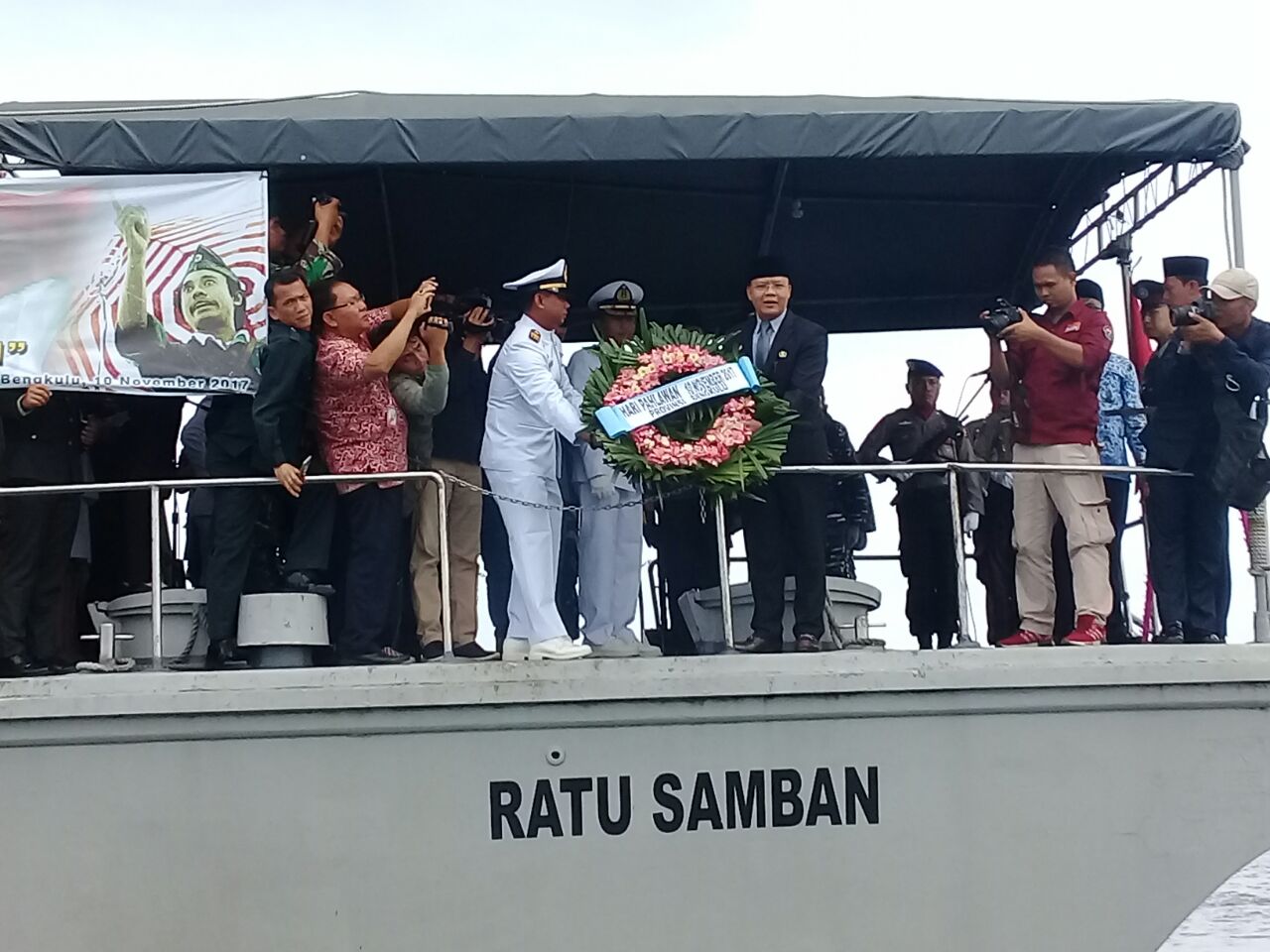 Peringatan Hari Pahlawan-Tabur Bunga di Pelabuhan Puau Baai