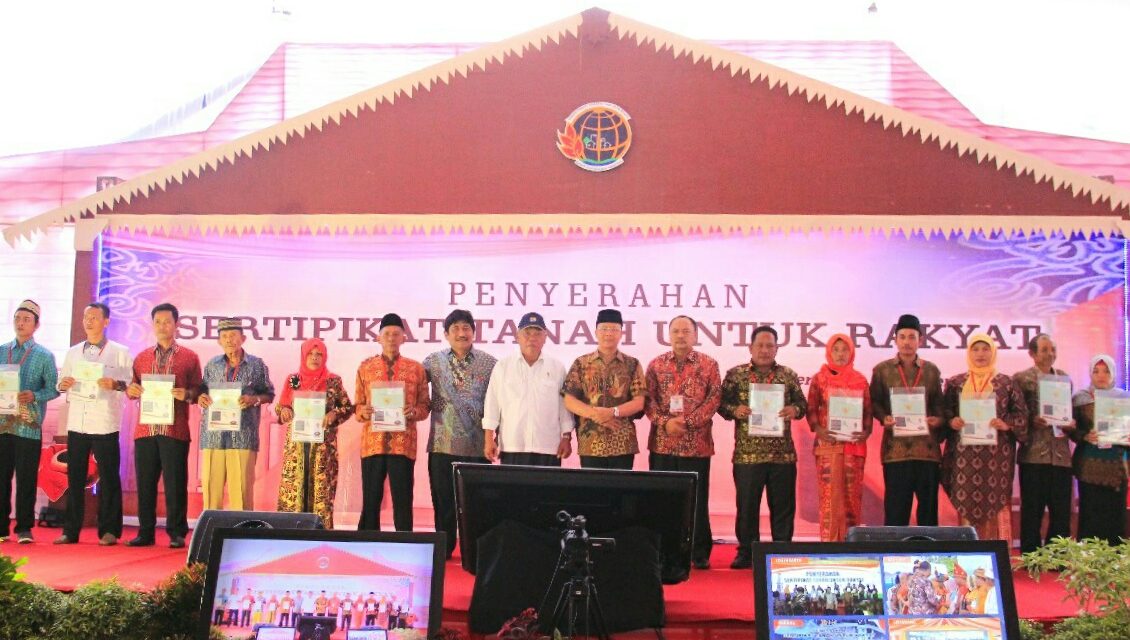 penyerahan sertifikat oleh kementrian PUPR-RI