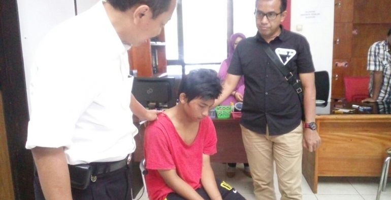 tersangka pembunuhan auzia