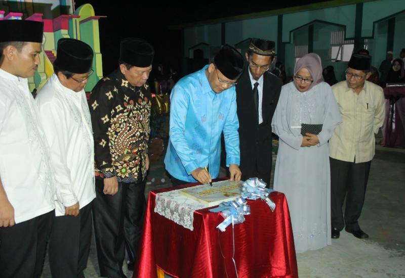 plt-gubernur-bengkulu-resmikan-gedung-al-azhar