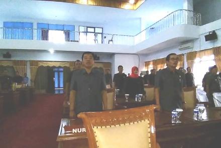Rapat Paripurna Agenda Penyampaian LKPJ 