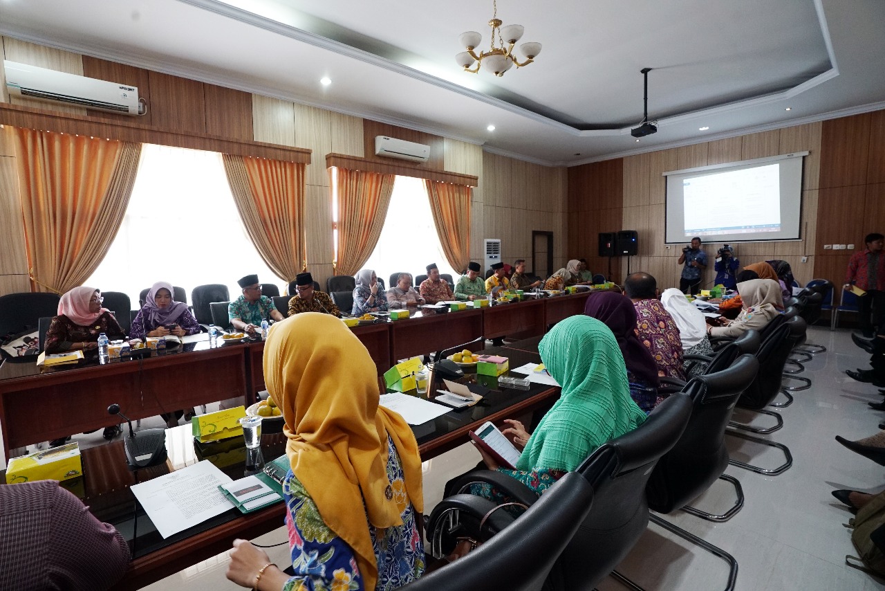 Sekretaris Daerah Provinsi Bengkulu Nopian Andusti saat memimpin Rapat Kelompok Kerja (Pokja)