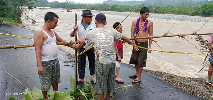 abrasi,jalan padang guci hilir ditutup sementara