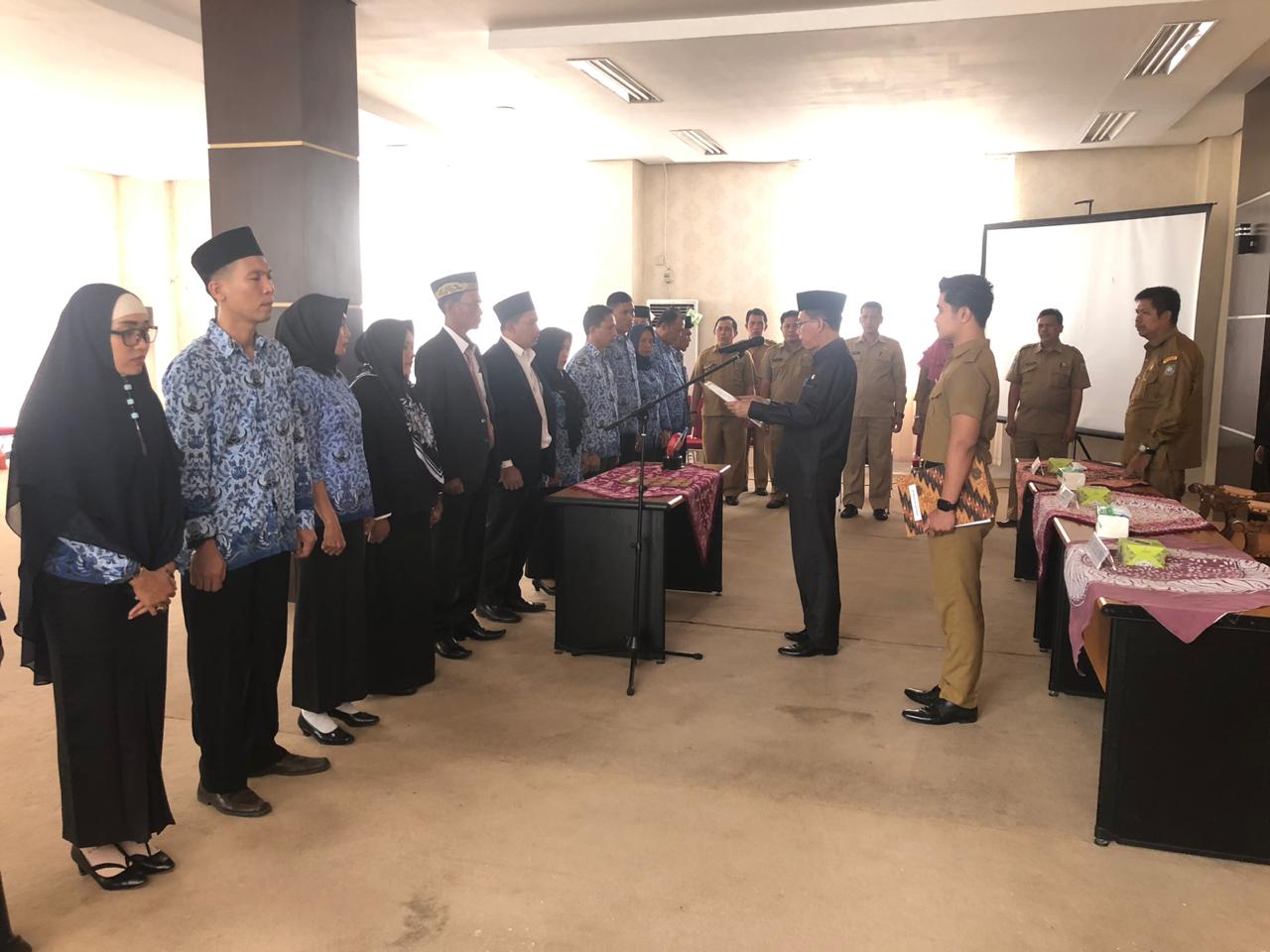 pemberhentian dan pengangkatan pejabat eslon II dan III oleh sekda di lingkungan pemkab kaur