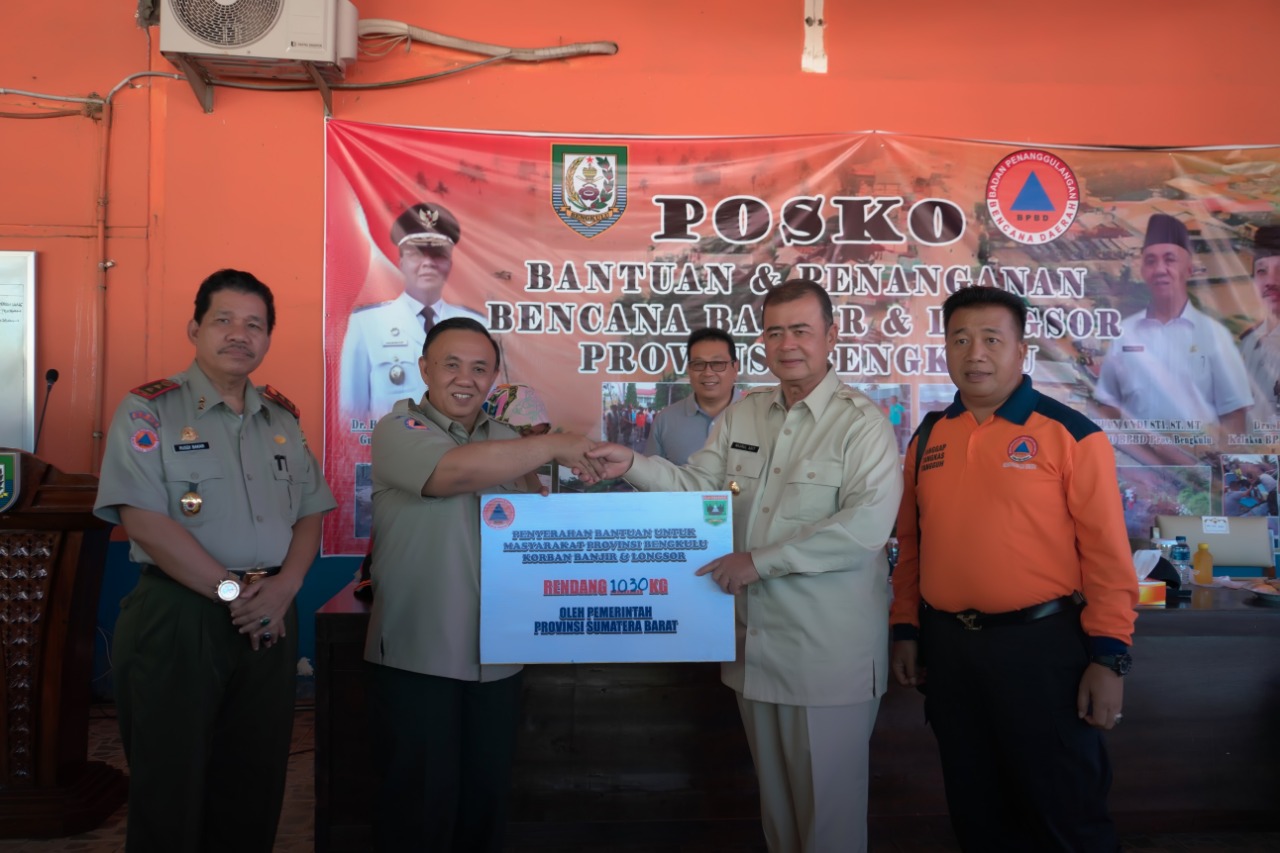 Sumatra barat beri bantuan kepada Korban banjir