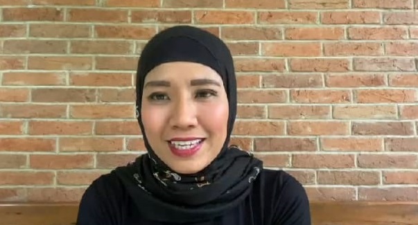Dr. Devie Rahmawati M. Hum