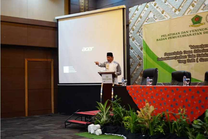 Wakil Gubernur (Wagub) Bengkulu Rosjonsyah membuk acara pembukaan peningkatan kapasitas kepala Desa dan ketua BPD se Kabupaten Rejang Lebong yang dilaksanakan di Hotel Santika