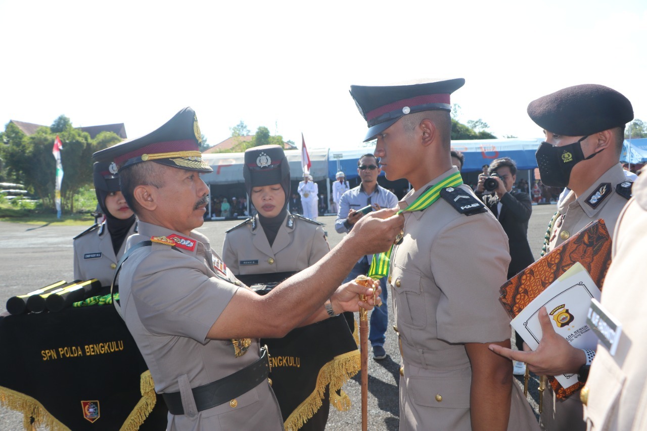 Kapolda Bengkulu Lantik 301 Siswa SPN Polda Bengkulu Jadi Anggota Polri