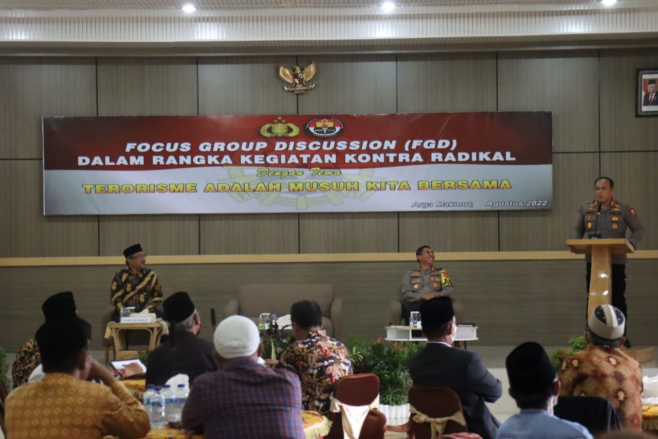 Tim Divisi Humas (Divhumas) Polri yang diketuai AKBP. Gatot Hendro Hartono, S.E., M.Si bersama Nasir Abas menjadi narasumber dalam kegiatan Focus Group Discusion (FGD) di Polres Bengkulu Utara, Rabu (24/8/2022) siang.