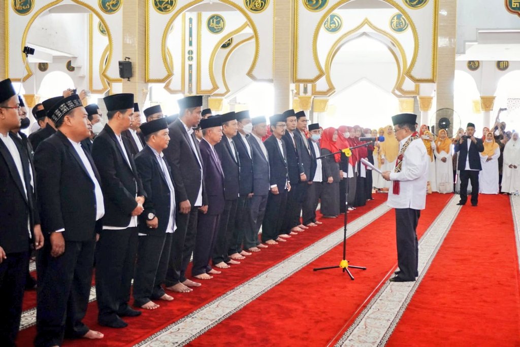  Ketua Umum Dewan Masjid Indonesia (DMI) M. Jusuf Kalla melantik Sekda Hamka Sabri sebagai Ketua Umum Pimpinan Wilayah (DPW) DMI Provinsi Bengkulu. 