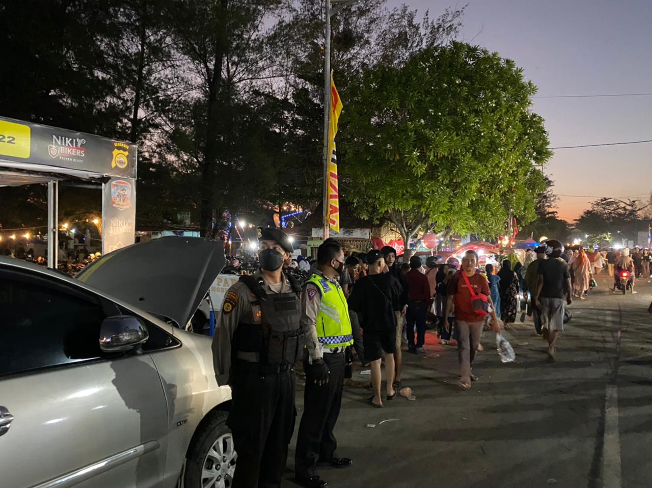  Penutupan Festival Muharram 1444 H/ 2022 dan kegiatan Tabot Besanding  berlangsung meriah malam tadi Minggu (07/08/2022). Mengambil tema Gerbang Kebangkitan Budaya dan Ekonomi Kreatif kegiatan digelar di lapangan Sport Center Pantai Panjang Kecamatan Ratu Samban Kota Bengkulu. Demi lancarnya kegiatan, Personel Polri baik dari Polres Kota maupun Polda Bengkulu melakukan pengamanan secara ketat di lokasi kegiatan.