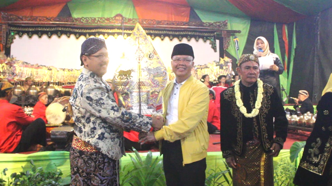 sambut satu muharam dengan pertunjukan wayang