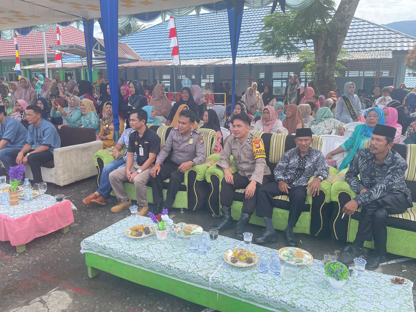 Hadiri Pelepasan Siswa Siswi SMPN 6 Lebong, Bhabinkamtibmas Sampaikan Motivasi untuk Melanjutkan ke Jenjang Lebih Tinggi 