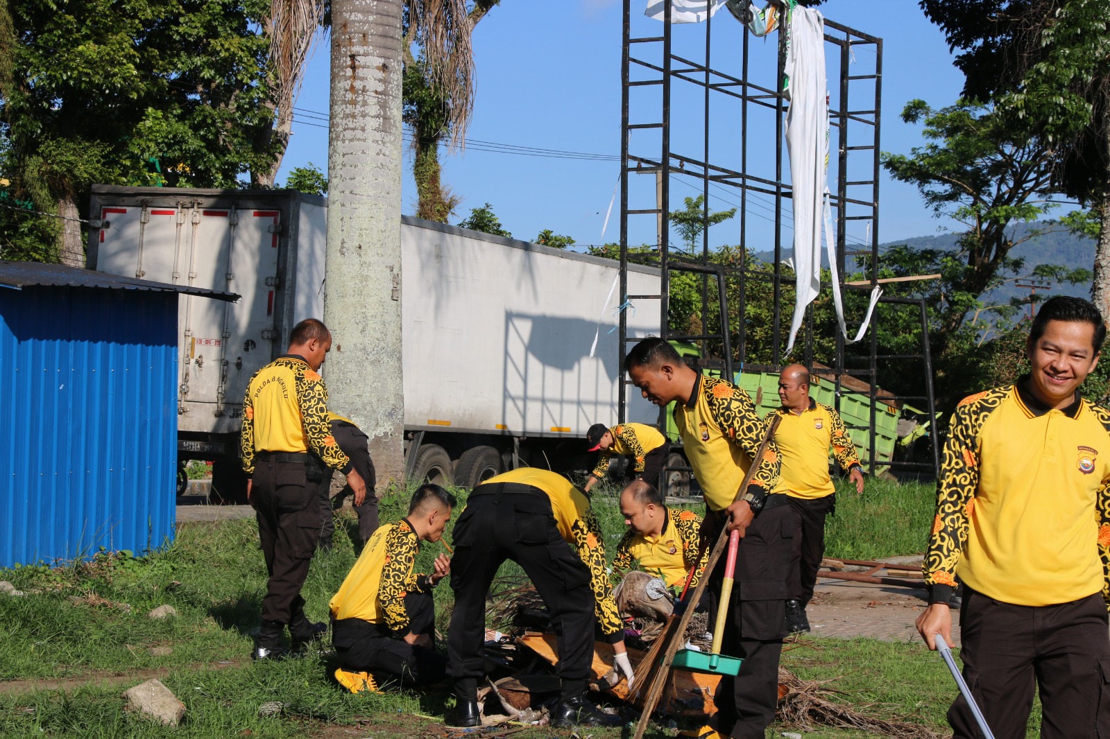 Peduli Lingkungan, Polres Rejang Lebong Melaksanakan Kebersihan Mako  Ciptakan Lingkungan yang Bersih dan Sehat