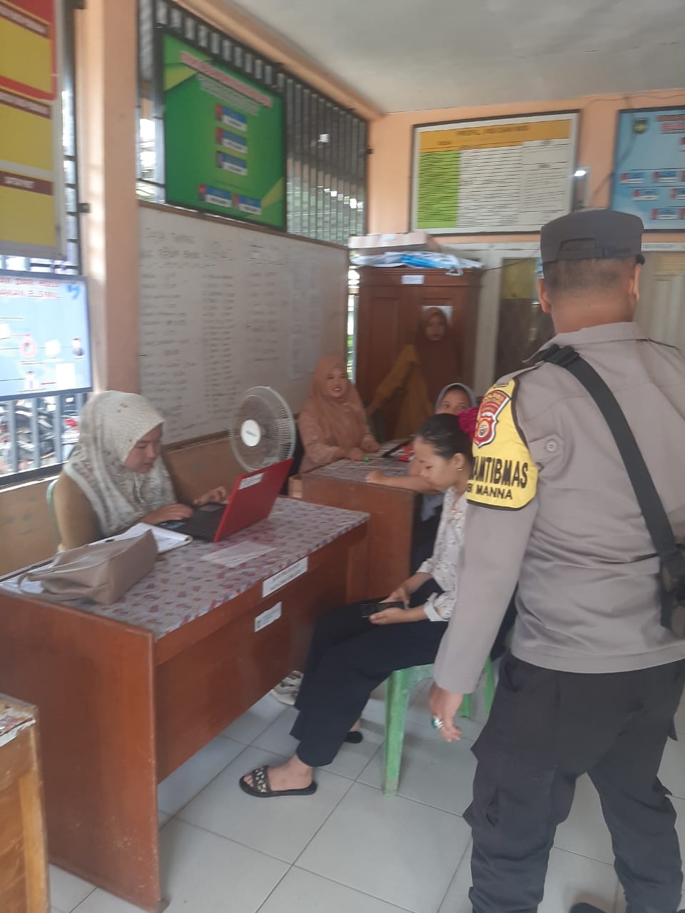 Perkuat Sinergitas Bhabinkamtibmas Polsek Manna   Sambangi Aparatur Desa Tambangan 