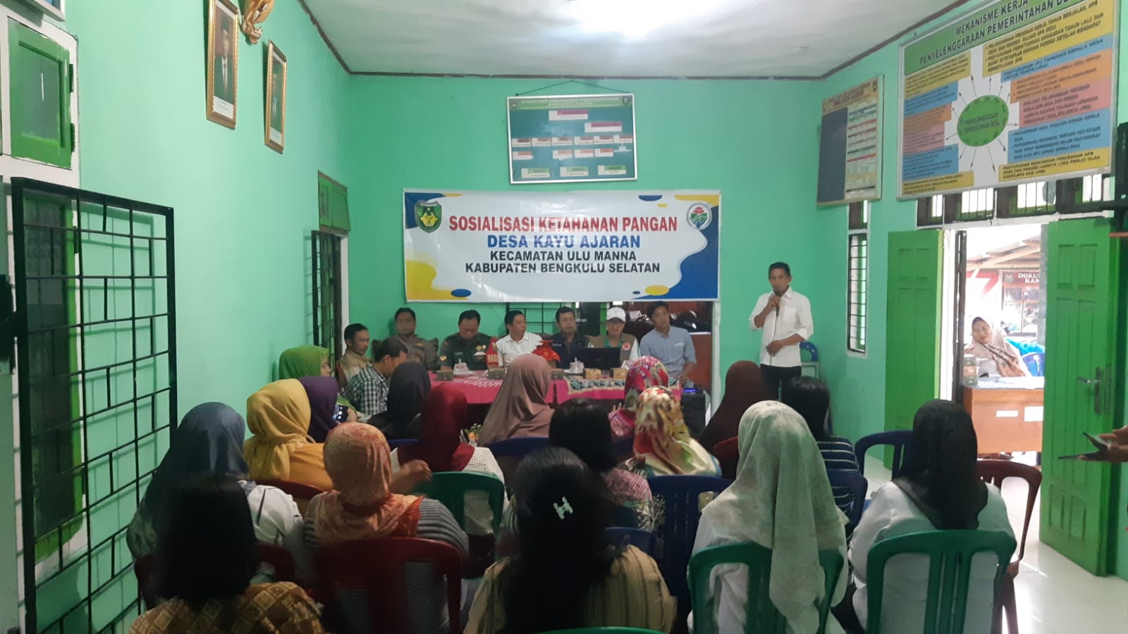 Bhabinkamtibmas Polsek Pino Hadiri Sosialisasi Ketahanan Pangan Didesa Kayu Ajaran 