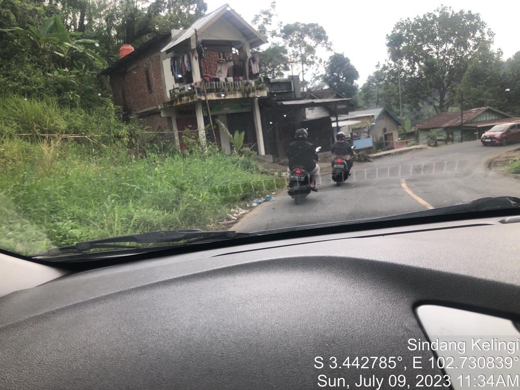 Polsek Sindang Kelingi Turunkan Unit Patroli Kawal Pengendara Menuju PUT