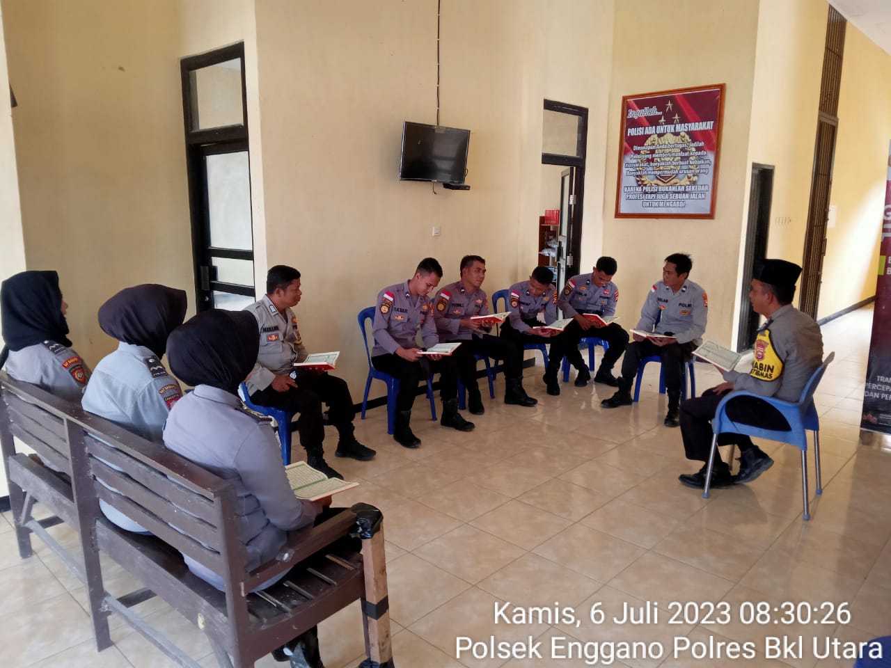 Menciptakan Karakter Anggota Polri yang Lebih Humanis, Polsek Enggano Laksanakan Binrohtal Rutin 