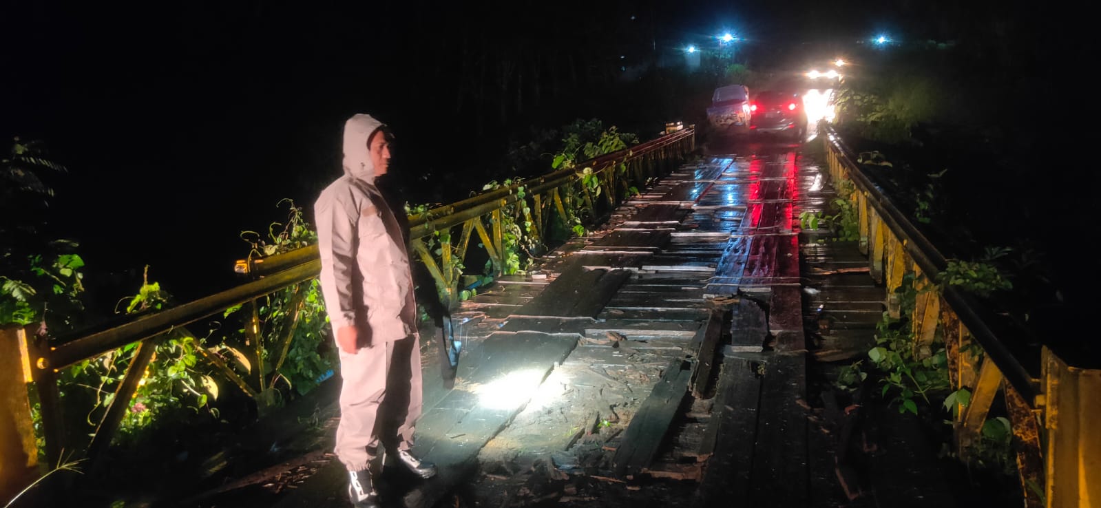 Patroli Antisipasi Banjir, Ini Pesan Kapolsek Giri Mulya