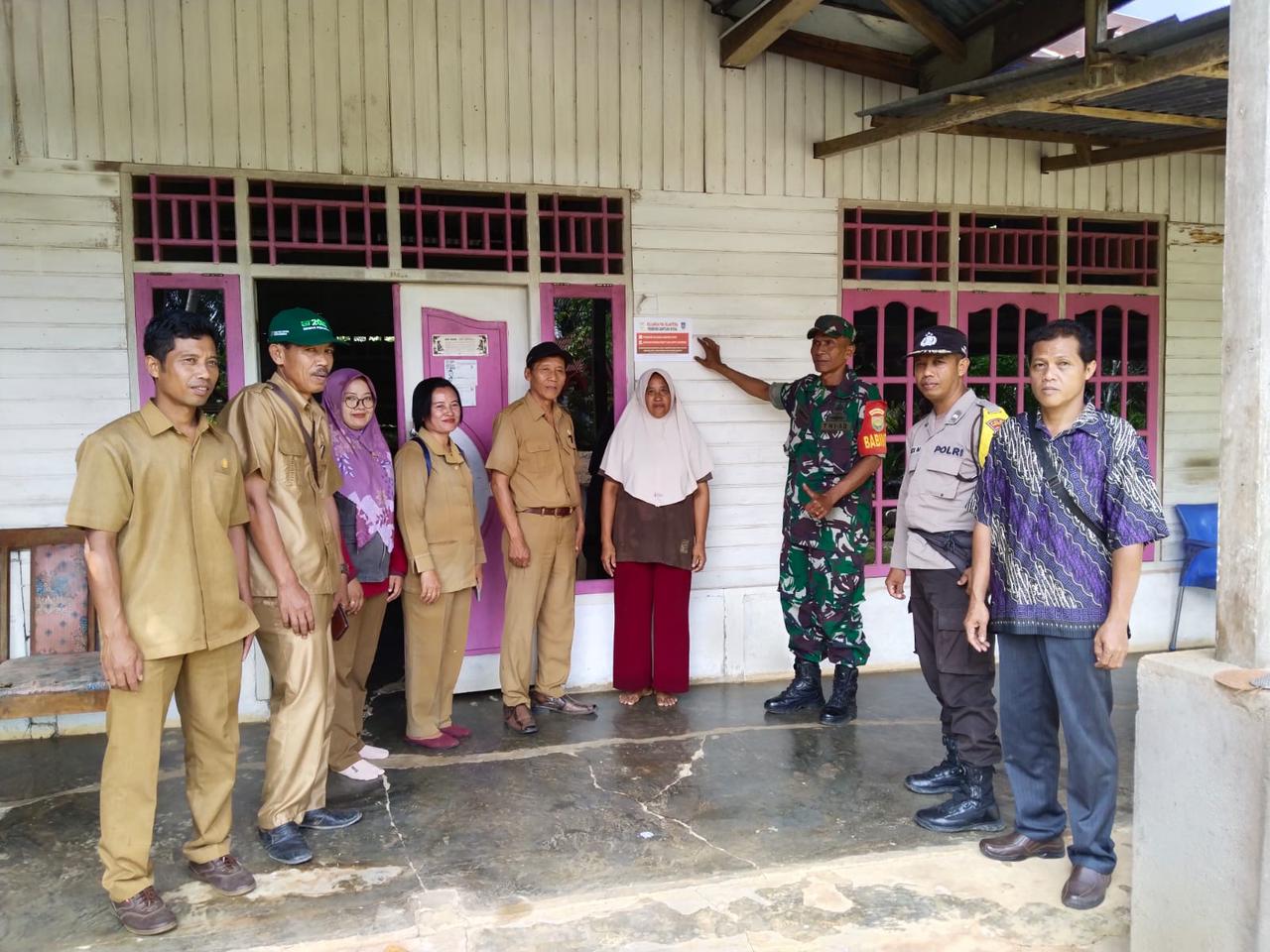 Bhabinkamtibmas Monitoring dan Pendampingan Labelisasi Keluarga Prasejahtera di Desa Bukit Tinggi