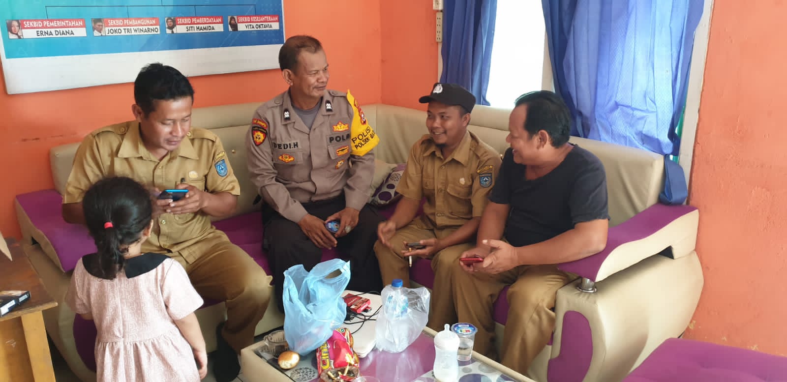 Polisi RW Batik Nau Gencarkan Sosialisasi Super App Polri