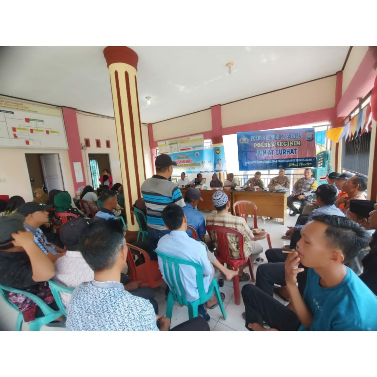 .Mendengar Keluhan Warga Binaan Secara Langsung, Polsek Seginim Gelar Jumat Curhat di Desa Pino Baru