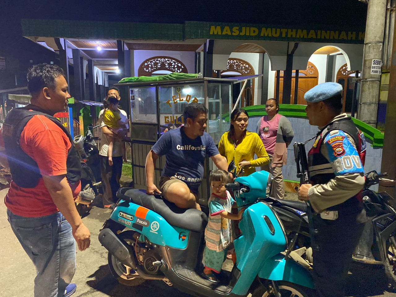 Melalui Patroli Rutin, Personel Polsek Kerkap Ajak Masyarakat untuk Jaga Kamtibmas di Wilkum Kerkap