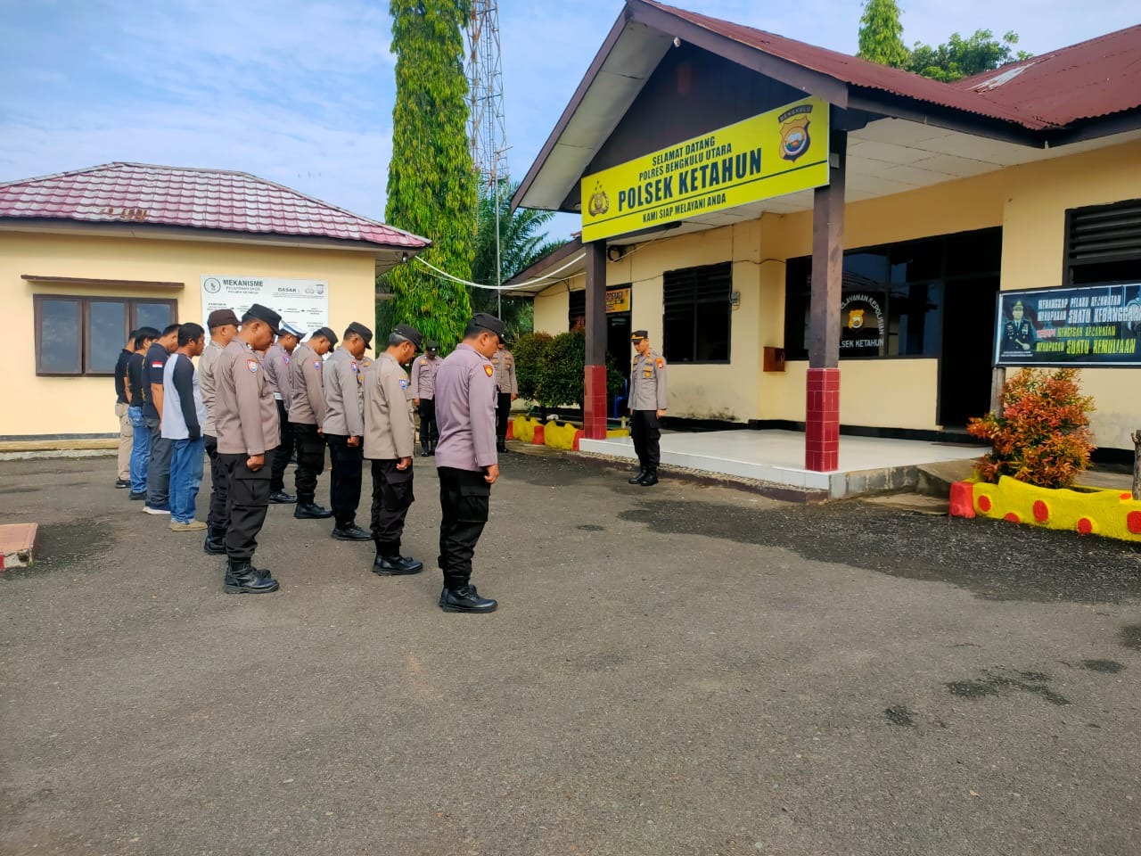 Pimpin Apel Pagi, Kapolsek Ketahun Berikan Arahan Pentingnya Kedisiplinan