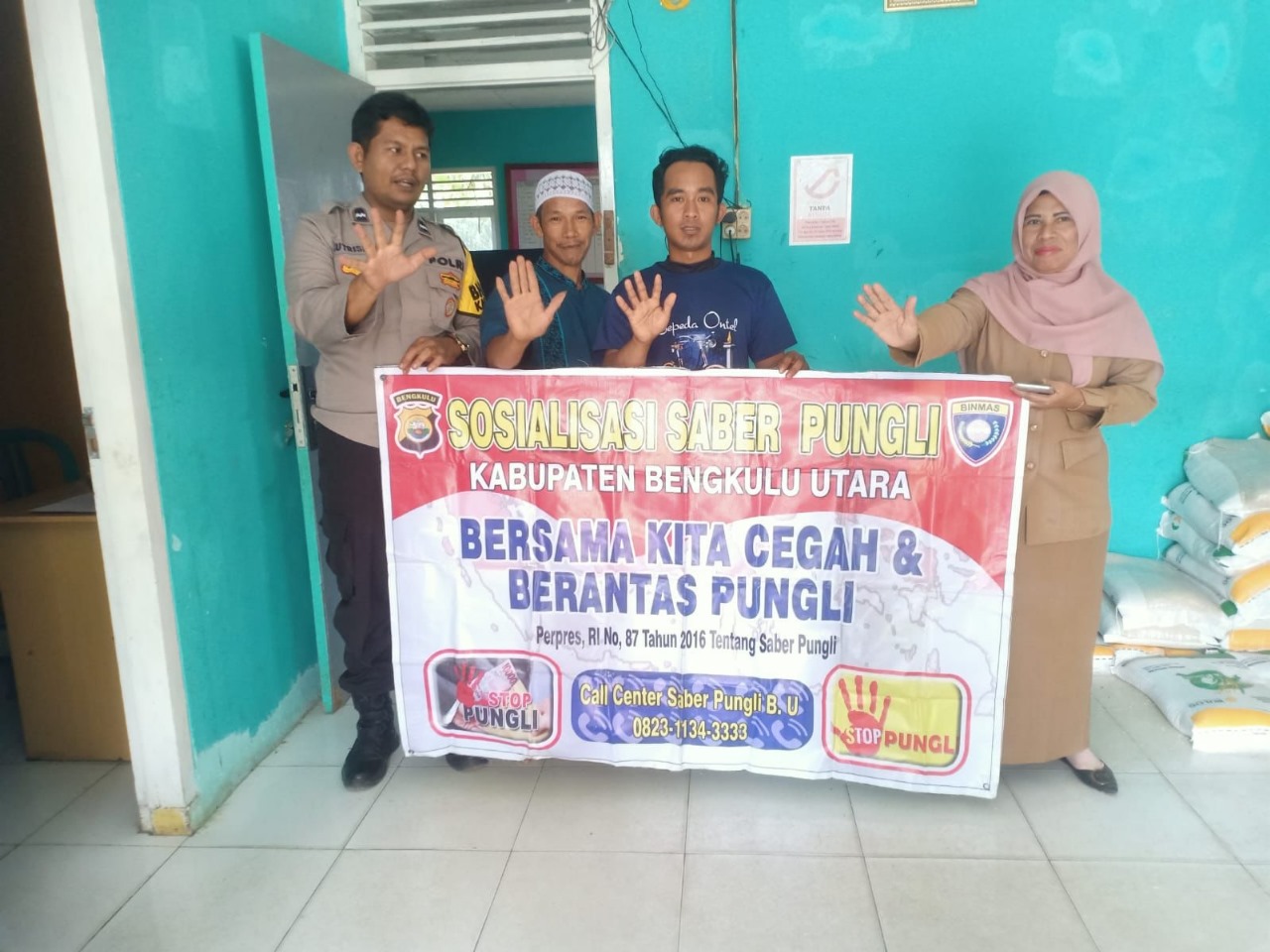 Bhabinkamtibmas Polsek Kerkap Sosialisasikan Saber Pungli Edukasi Masyarakat Desa Binaan