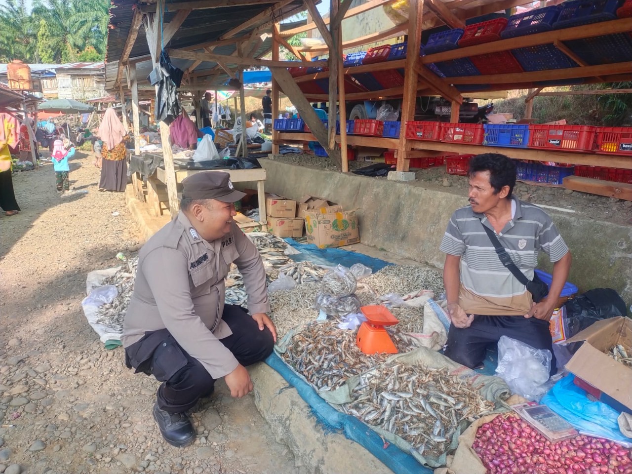 Jelang Nataru, Polsek Giri Mulya Pastikan Pasar Pekan Aman Kondusif