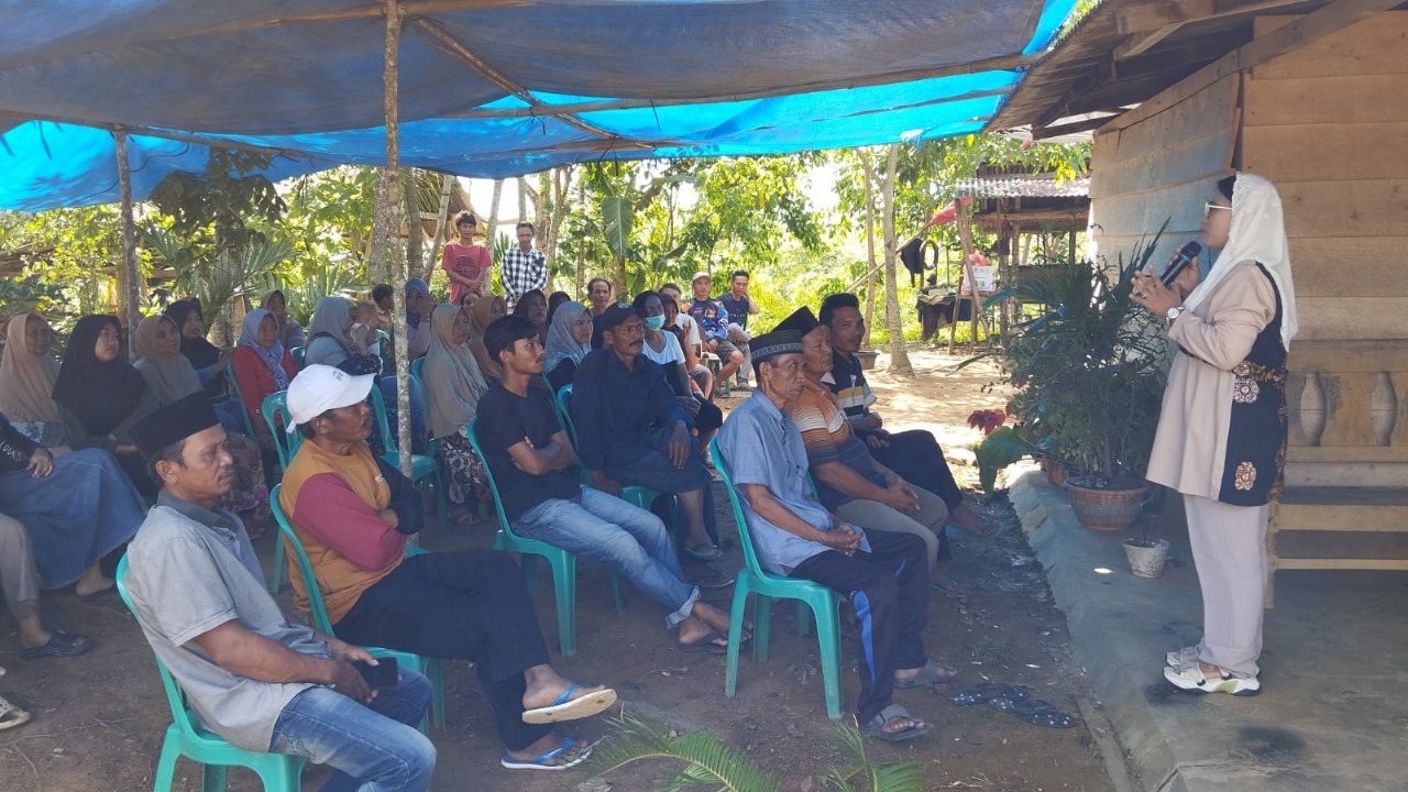 Personel Polsek Nasal Amankan Kampanye Calon DPD RI Destita Khairilisani di Kecamatan Nasal