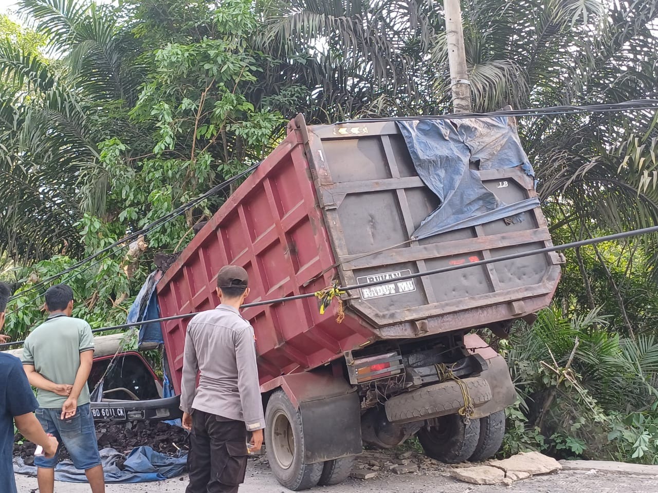 Quick Respon Polsek Batik Nau Datangi TKP Laka Lantas