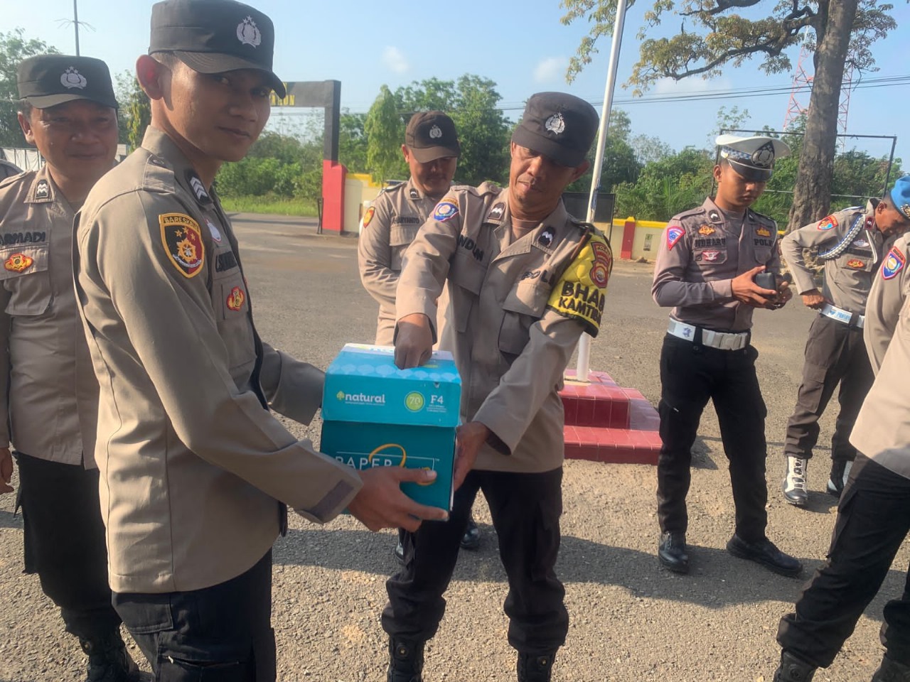 Awali Tugas dengan Sedekah, Personel Polsek Ketahun Sisihkan Rezekinya Melalui Kotak Amal