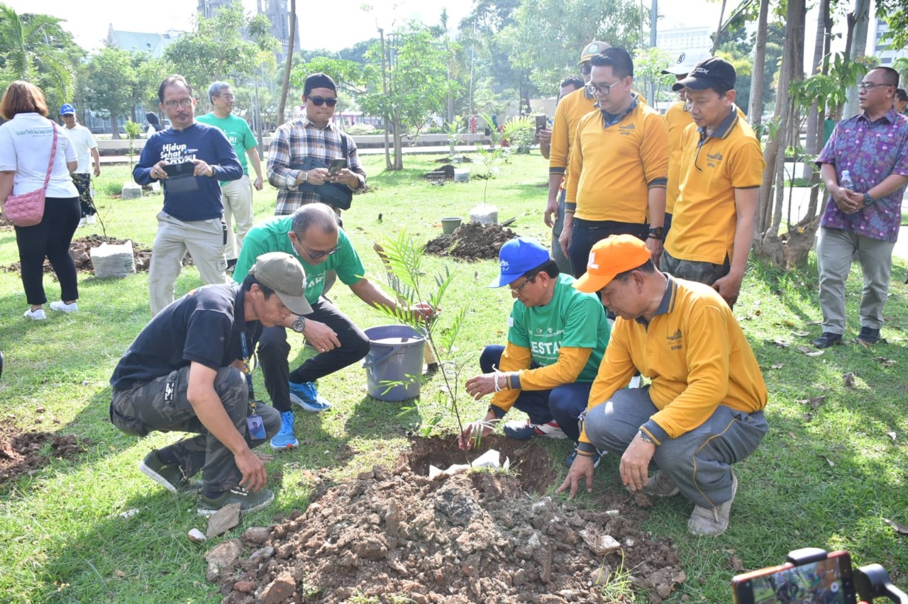 IGF Bersama Mitra Bisnis Menghijaukan Masjid Istiqlal