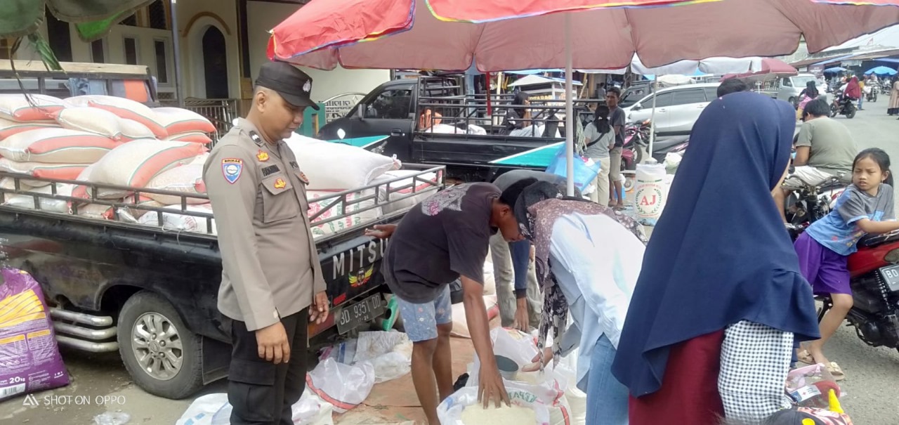 Sambangi Pedagang Beras, Bhabinkamtibmas Polsek Ketahun Berikan Imbauan Kamtibmas