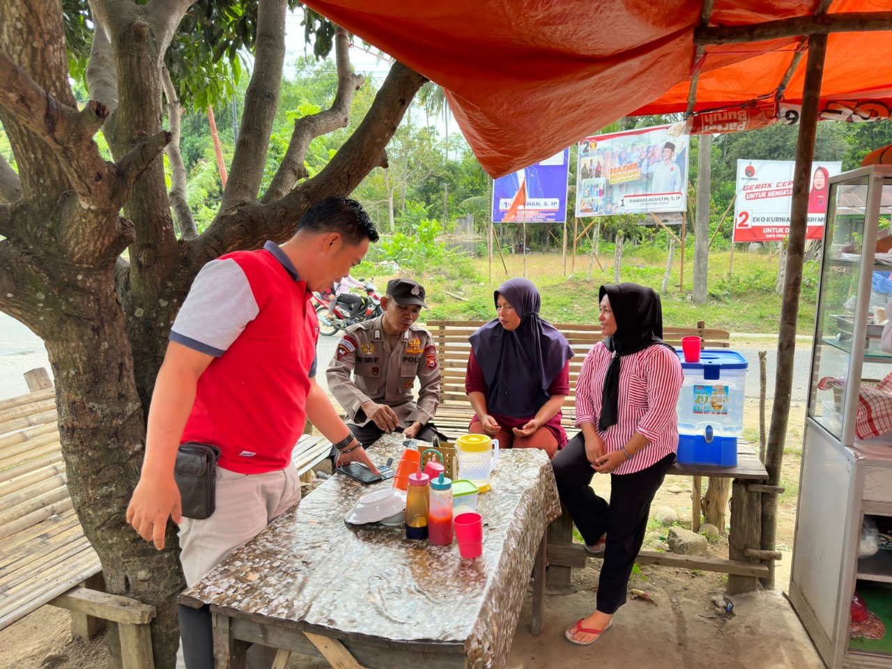Pengawasan Kamtibmas, Polsek Kaur Utara Patroli di Sekretariat Panwascam 