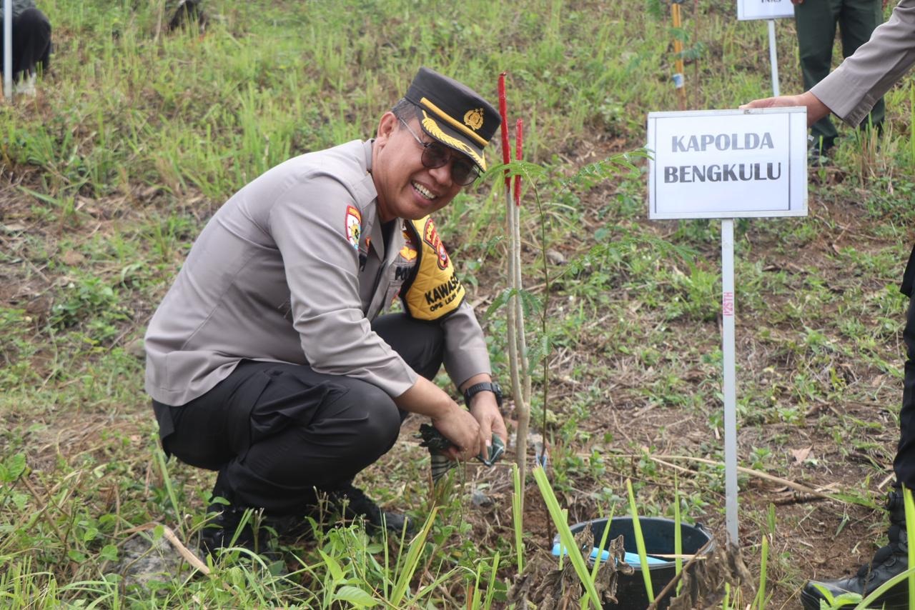 Irwasda Polda Bengkulu Menghadiri Acara Penanaman Pohon Serentak