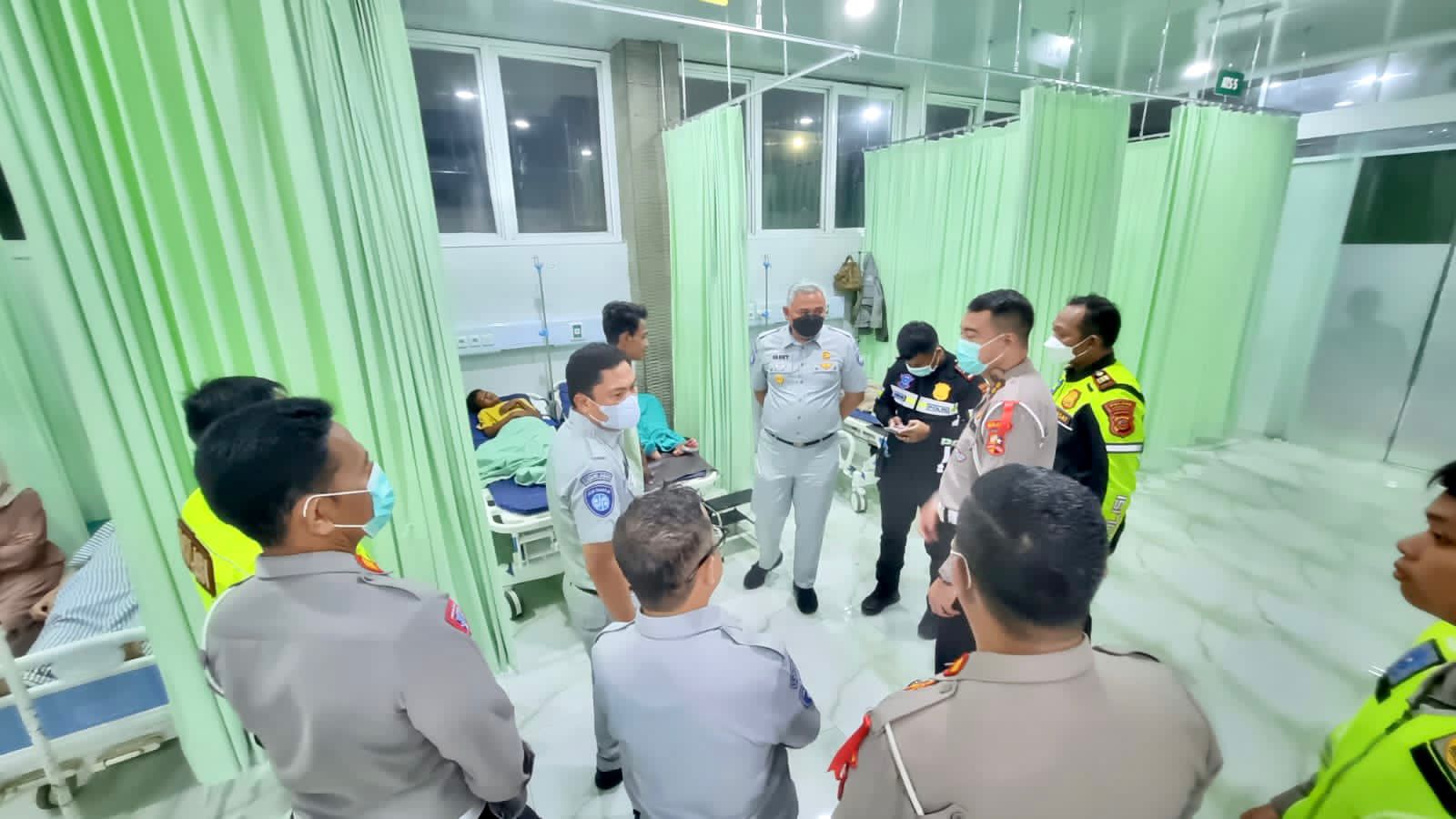  Seluruh Korban Kecelakaan Bus Bhinneka di Tol Km 41 Karawang Terjamin Jasa Raharja  Jakarta – Jasa Raharja menjamin seluruh korban bus Bhinneka yang mengalami kecelakaan lalu lintas di jalan tol KM. 41 Karawang Barat, Jawa Barat, pada Minggu (31/12/2023)