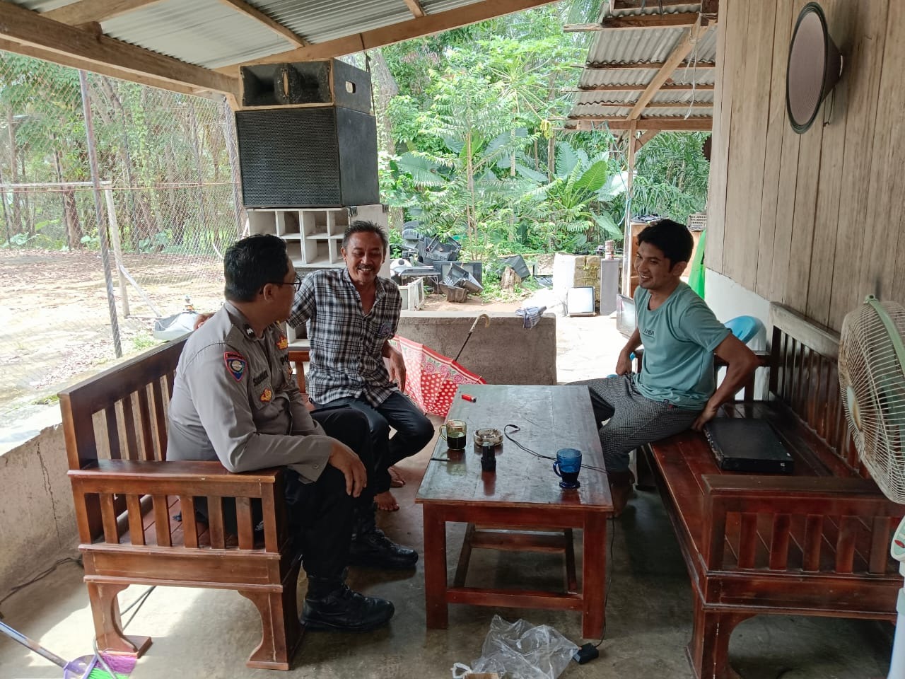 Bhabinkamtibmas Polsek Padang Jaya Sambangi Petani Sawit, Imbau Waspada Curanmor