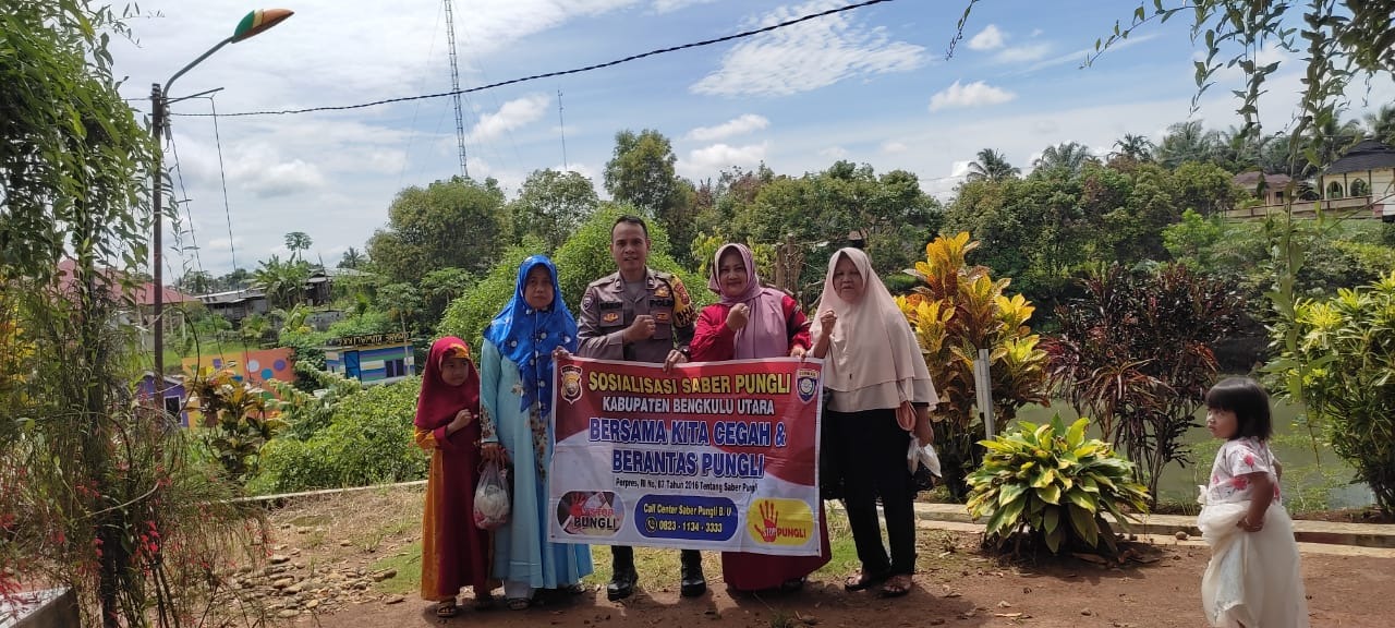 Cegah Pungli, Bhabinkamtibmas Polsek Padang Jaya Sosialisasi Saber Pungli Kepada Warga