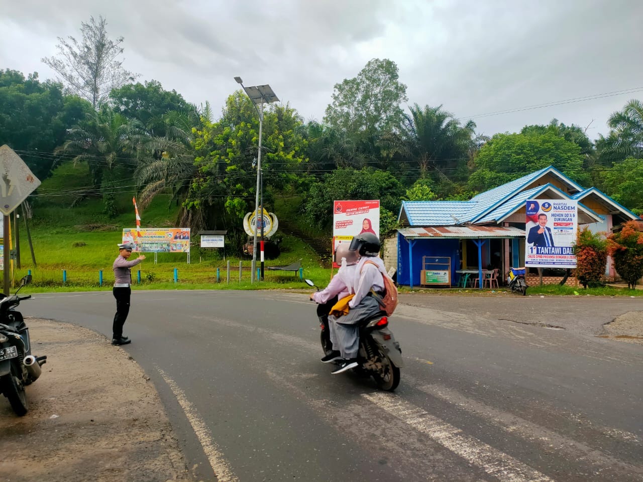 Berikan Pelayanan Masyarakat, Polsek Ketahun Gelar Morning Traffic Control