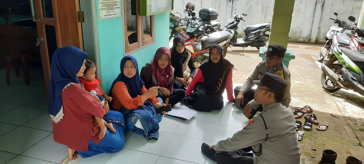 Polsek Padang Jaya Gelar “Minggu Kasih” Bersama Kelompok Ibu PKK Desa Tambak Rejo