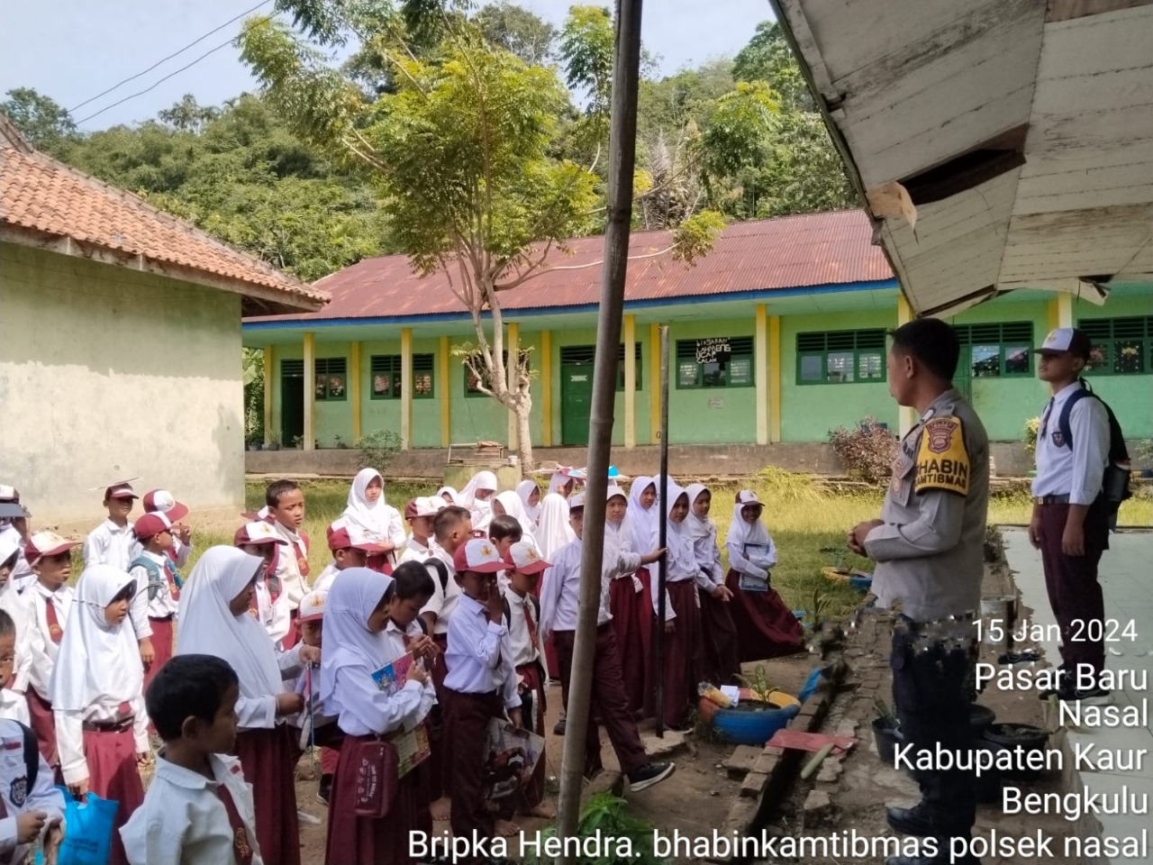 Bhabinkamtibmas Police Goes To School, Sambang ke SDN 72 Kaur 