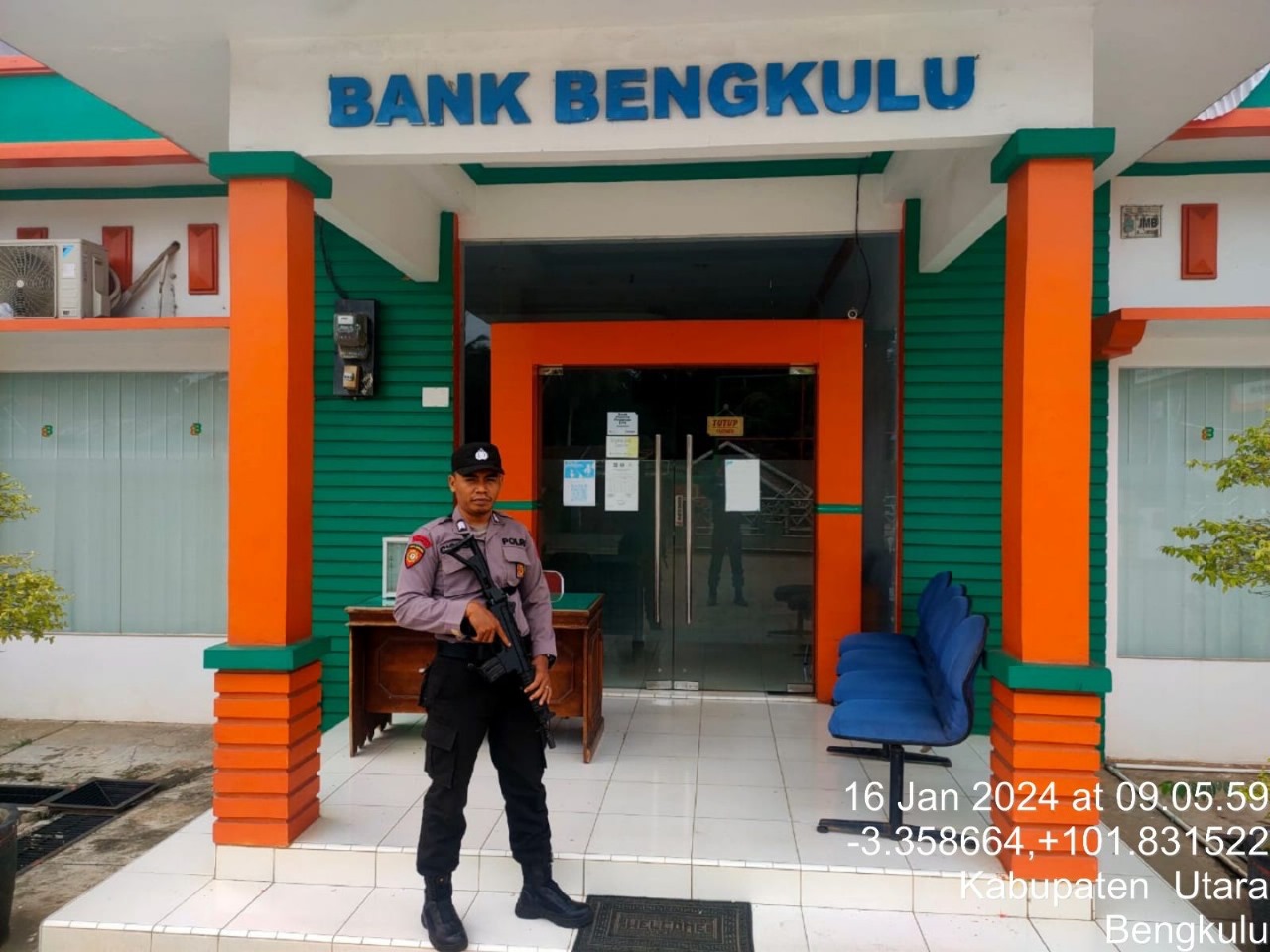 Personel Polsek Ketahun Pengamanan Objek Vital Bank BPD
